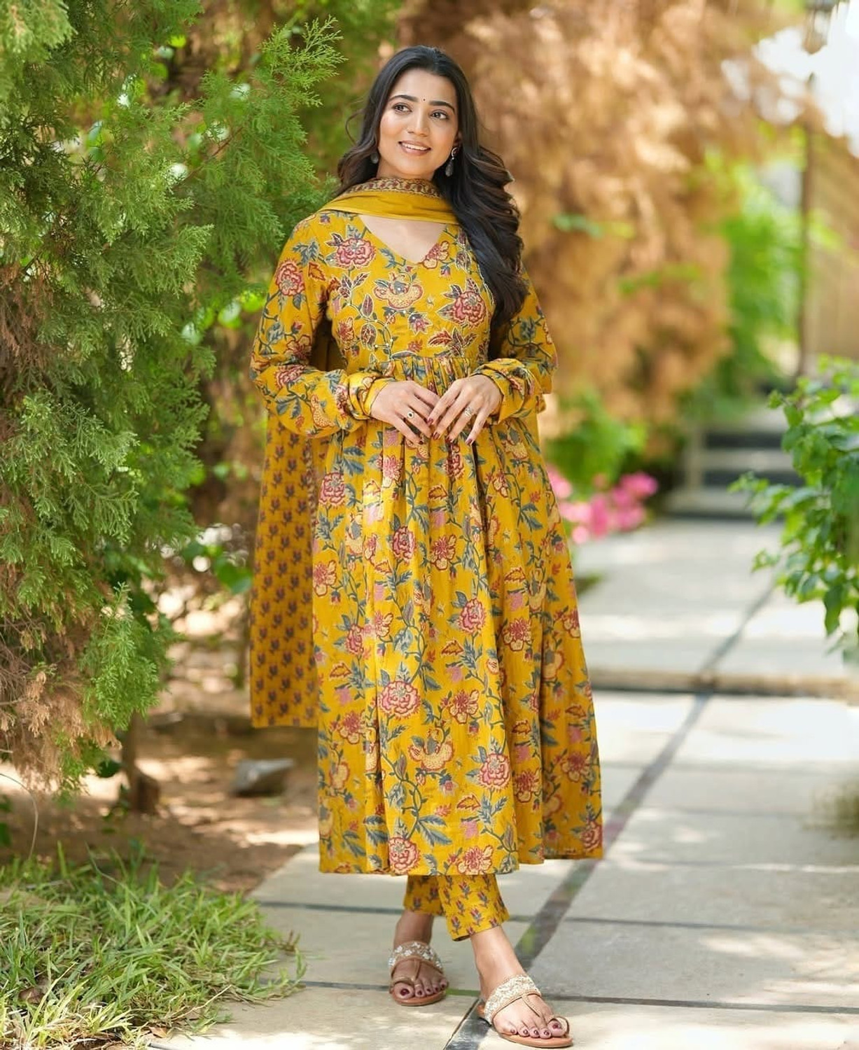 Image of VAANEEP Women Cotton Blend Kurti Pant Dupatta Set