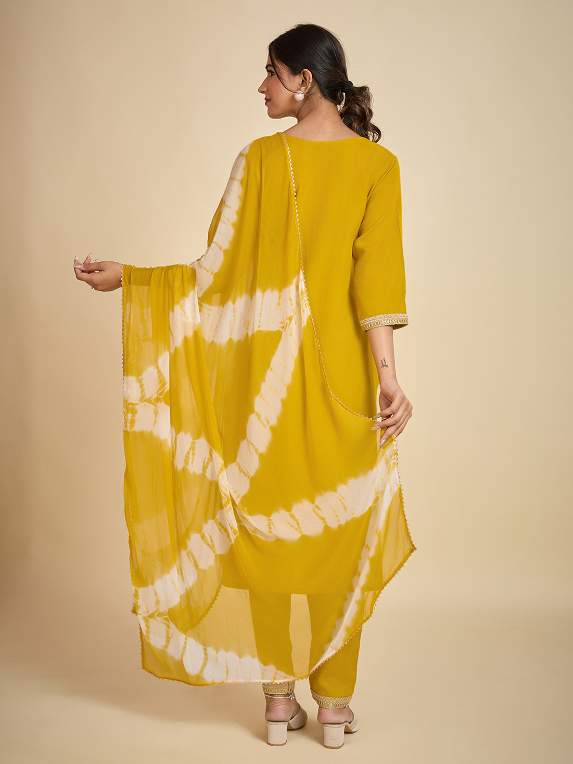 Image of Vidusha Women Kurti Pant Dupatta Set