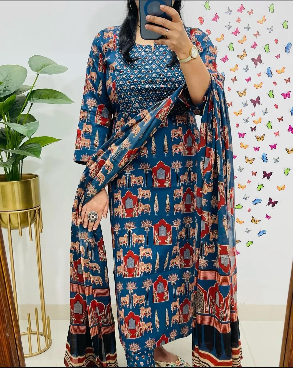 Image of KweenLuok Women Kurta Pant Attached Dupatta Set