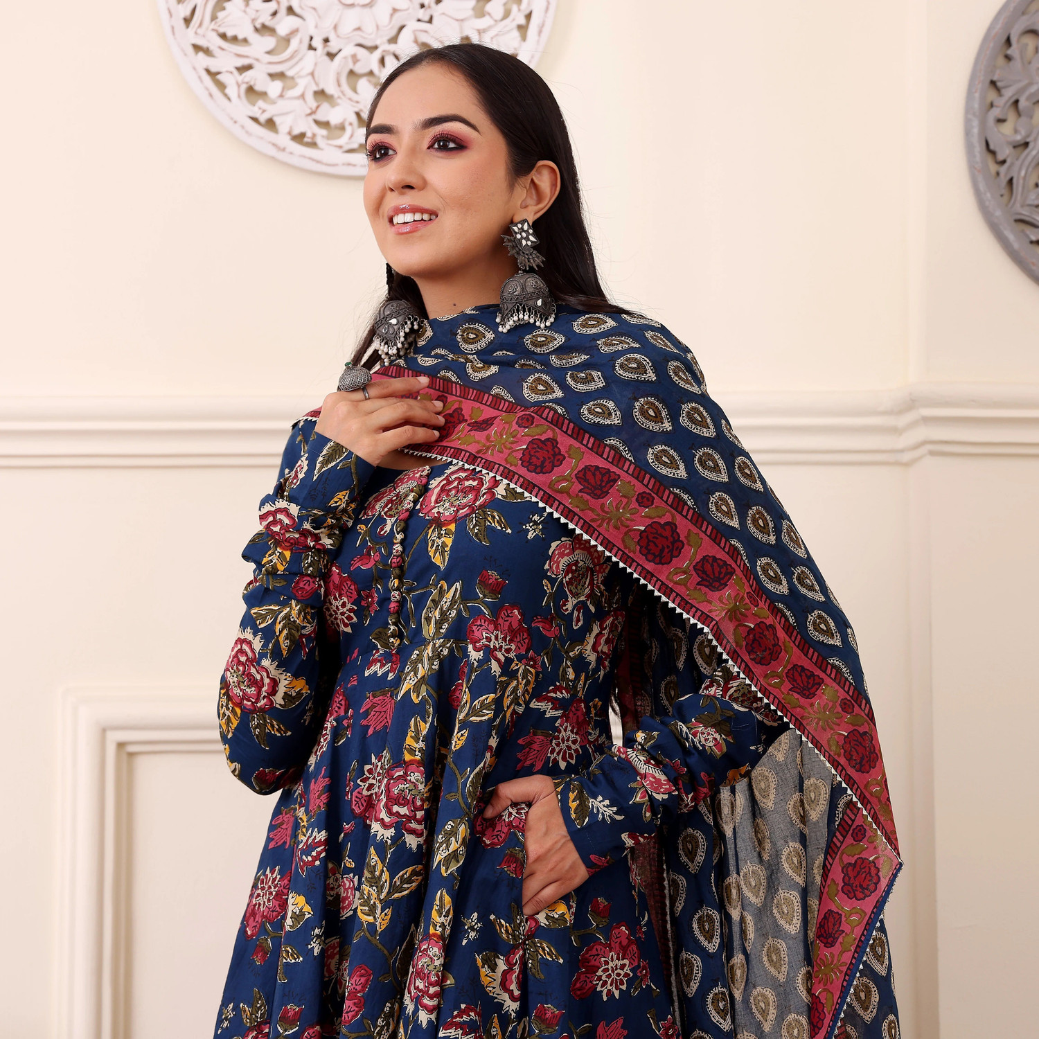 Image of Srilica Women Kurta Pant Attached Dupatta Set