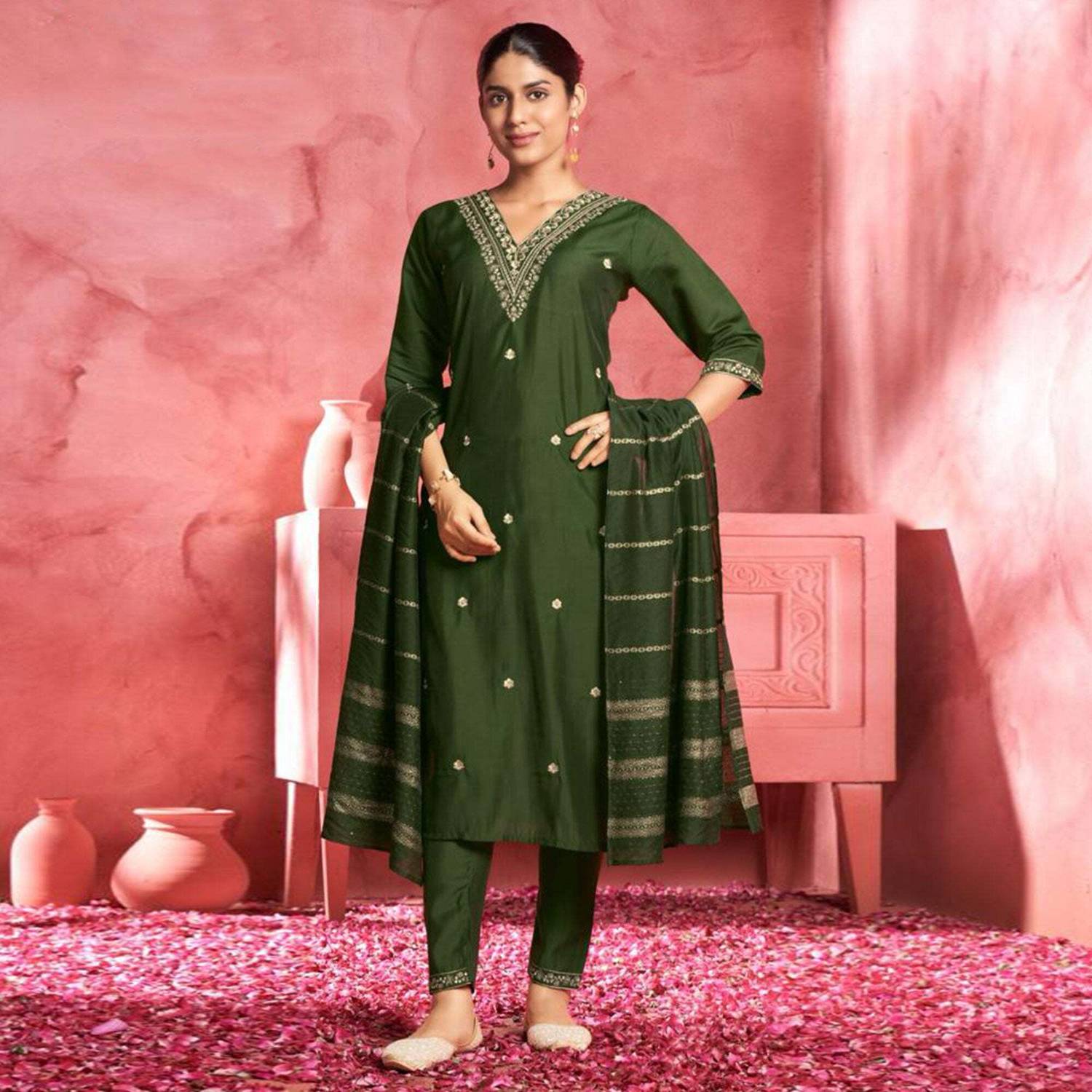LookMark Women Kurti Pant Dupatta Set