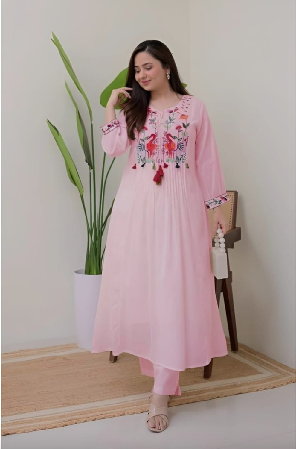Image of NAKSHKURTIS Women Kurta Pant Set
