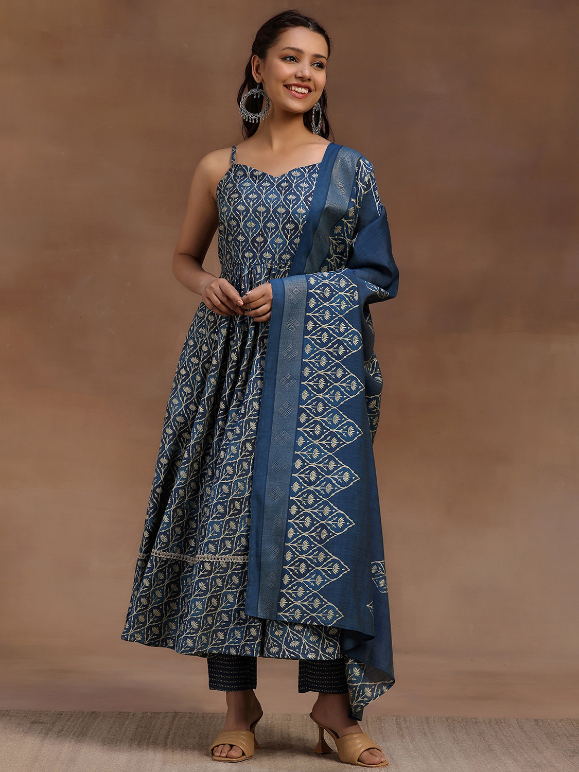 Image of GERUA BY LIBAS Women Kurta Pant Dupatta Set