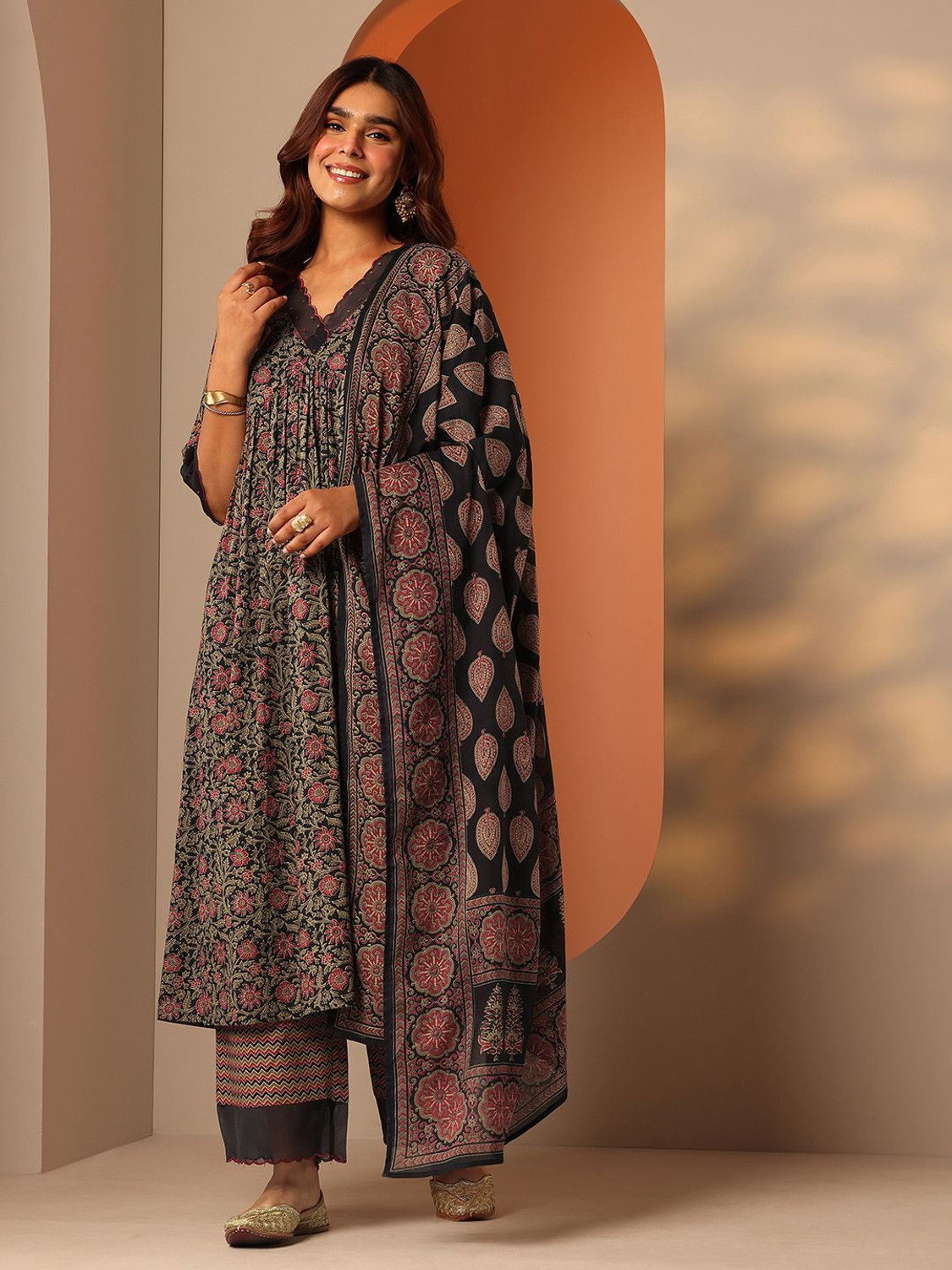 Image of LIBAS Women Kurta Pant Dupatta Set