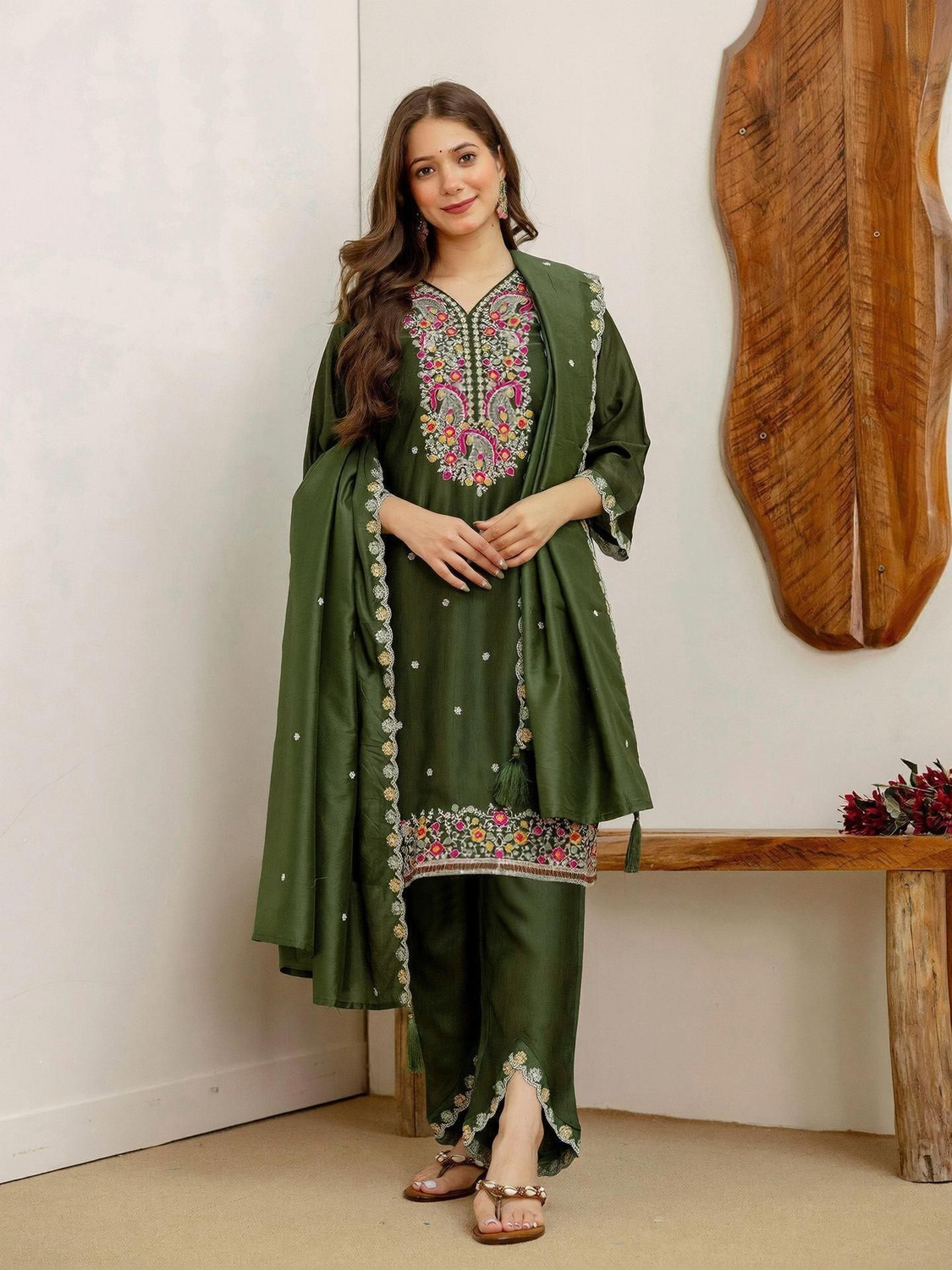Image of Skylee Women Kurta Pant Dupatta Set
