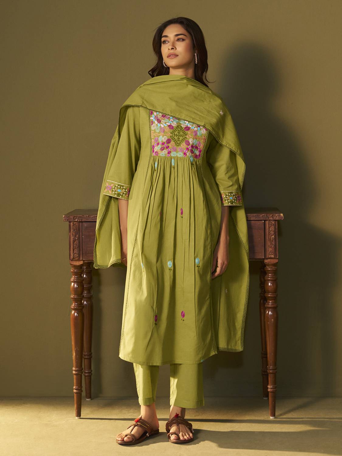 DRESOUL Women Kurta Pant Dupatta Set