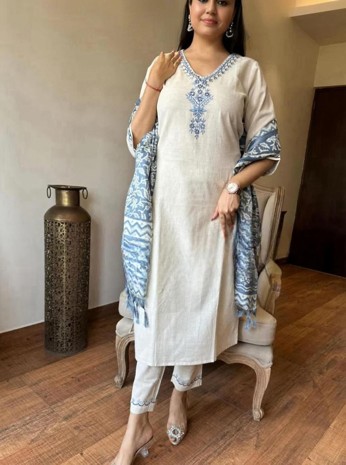 Image of Vidusha Women Kurti Pant Dupatta Set