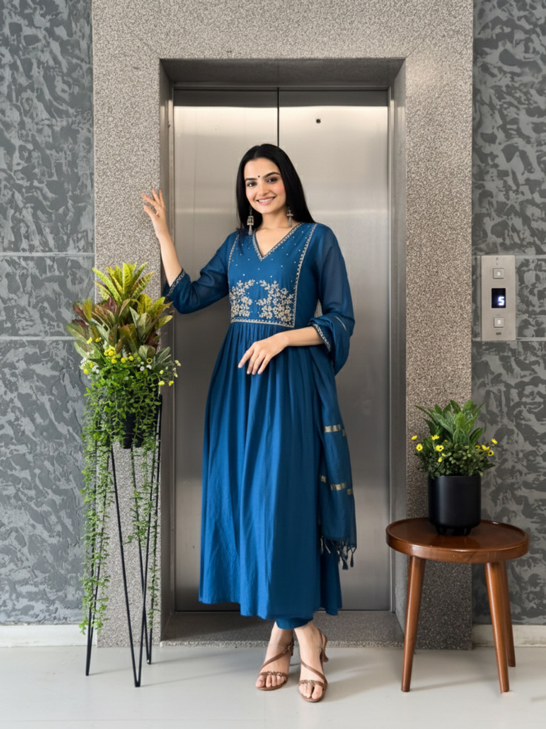 Image of Gosriki Women Kurti Pant Dupatta Set