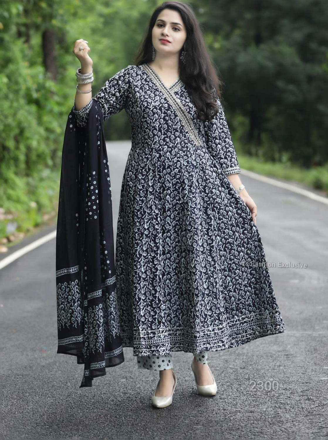 Image of Loomster Women Kurta Pant Dupatta Set