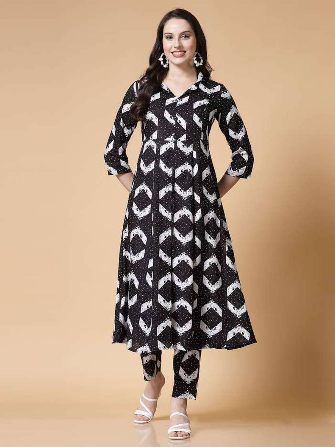 ANNU PARIDHAN Women Floral Print Viscose Rayon Straight Kurta (Bl
