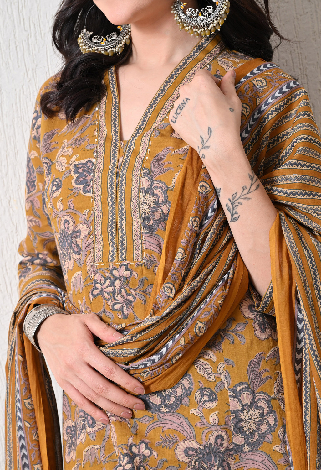 Image of AVYCO Women Kurta Pant Dupatta Set