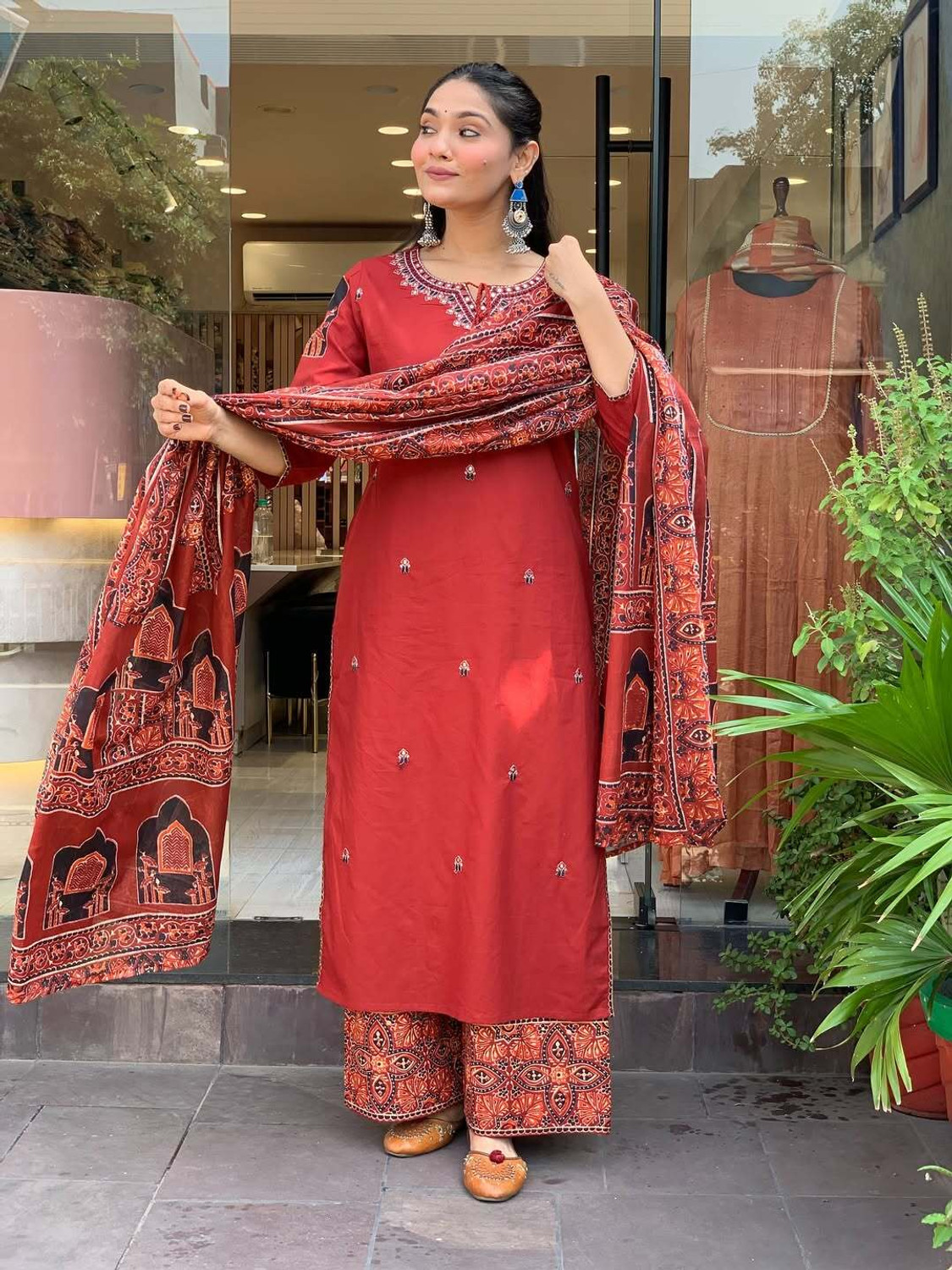 Image of HOUSE OF CLOTHES Women Kurta Pant Dupatta Set