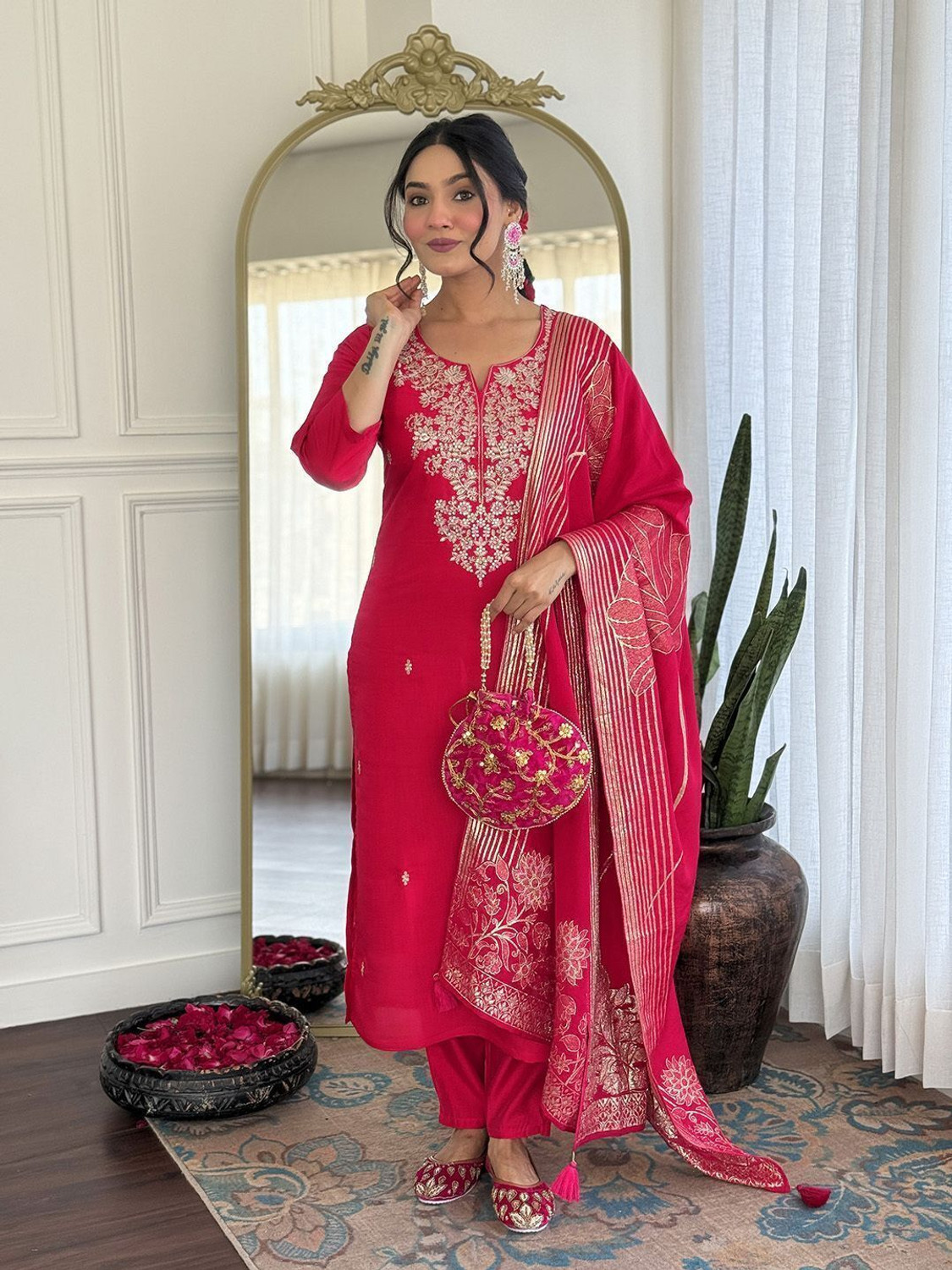 Image of RUTABO Women Kurta Pant Dupatta Set