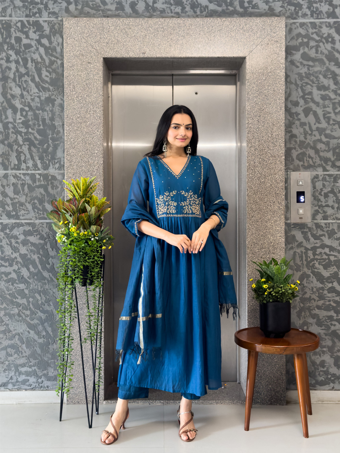 Image of Gosriki Women Kurti Pant Dupatta Set