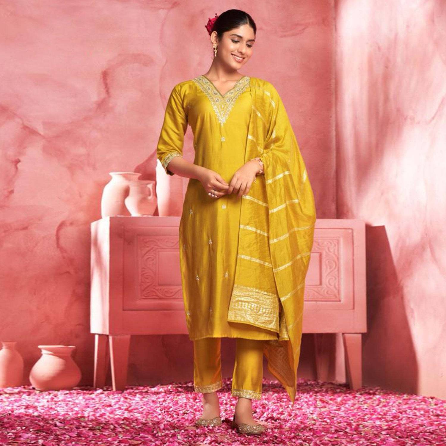 LookMark Women Kurti Pant Dupatta Set