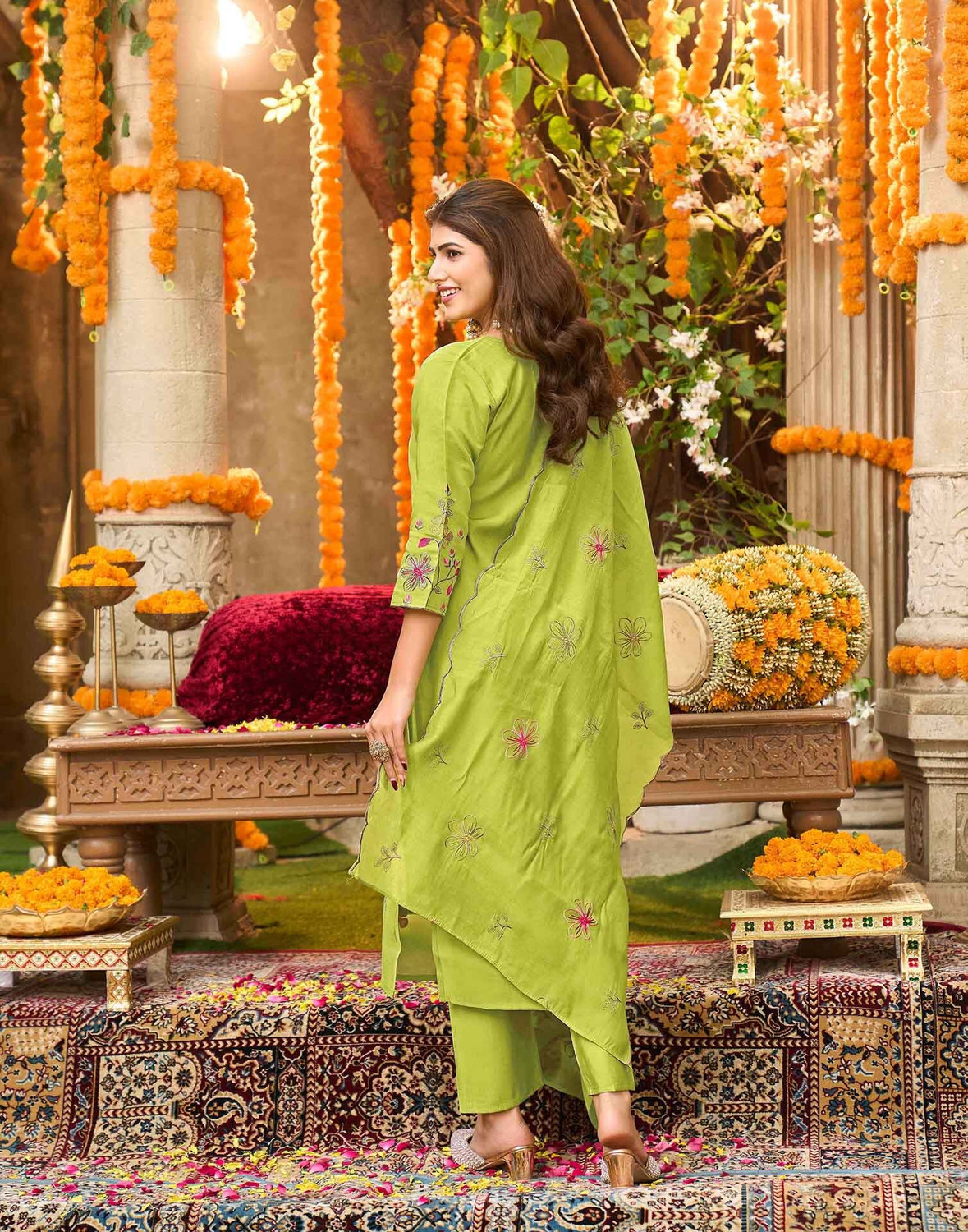 Image of Skylee Women Kurta Pant Dupatta Set