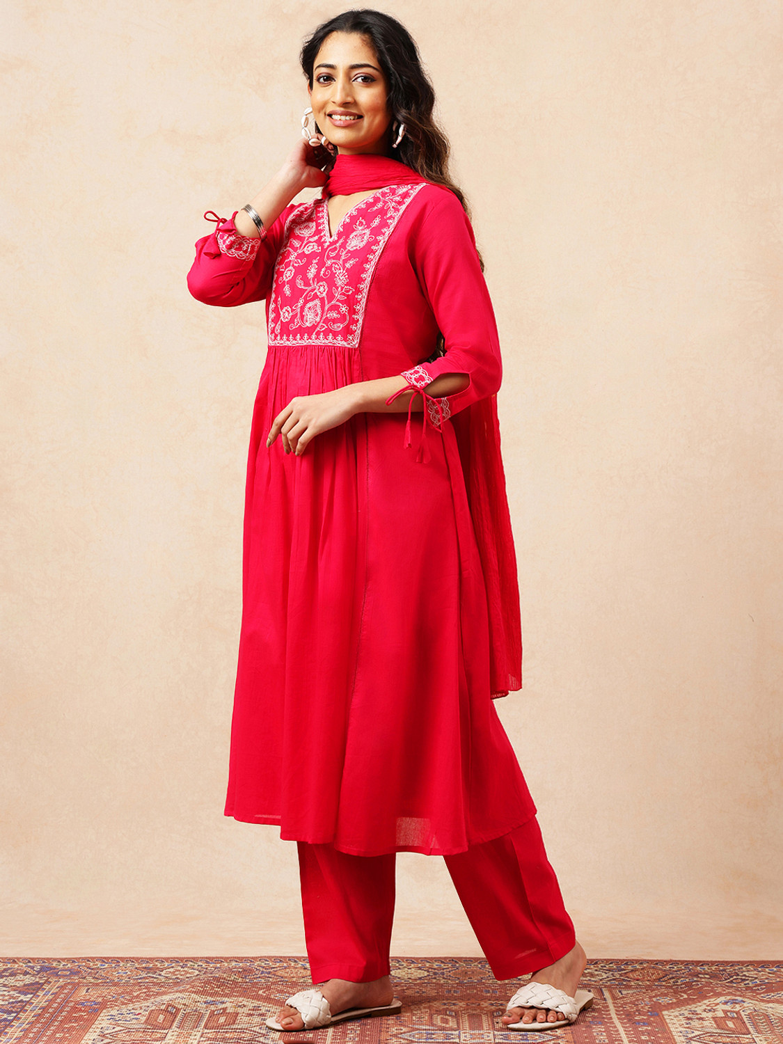 Image of VBUYZ Women Kurta Palazzo Dupatta Set