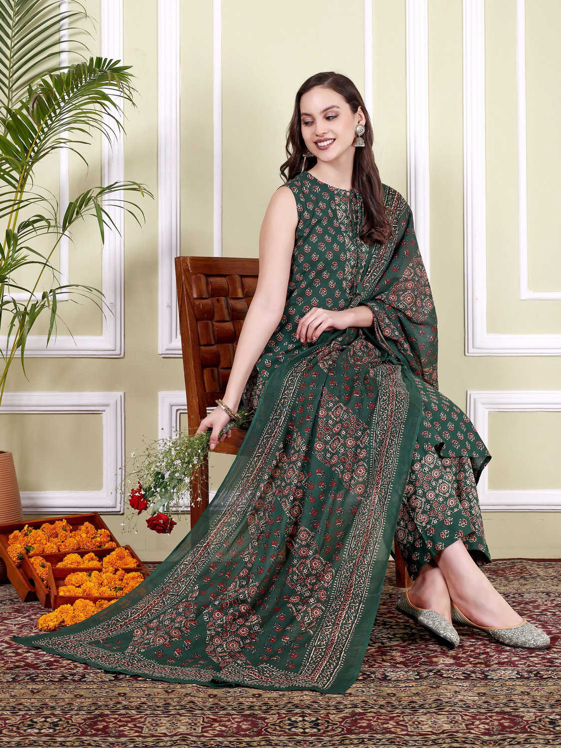 Image of Taranjal Women Kurti Pant Dupatta Set