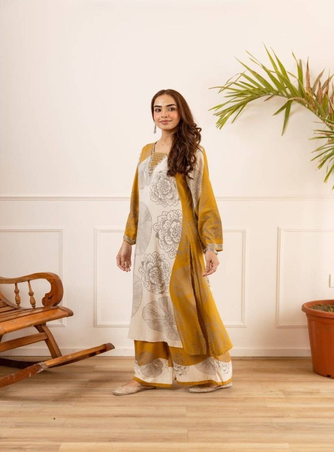 Aavari Women Cotton Blend Kurta Palazzo Set