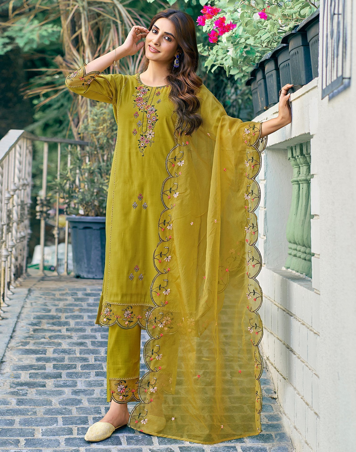 Image of Skylee Women Kurta Pant Dupatta Set
