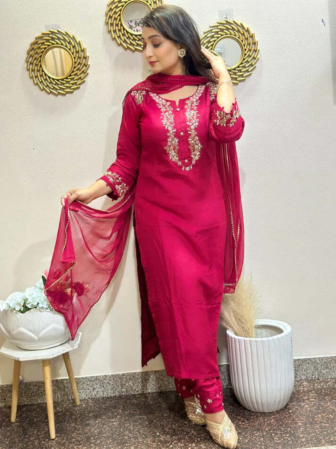 Image of kanjivarni Women Kurta Pant Dupatta Set