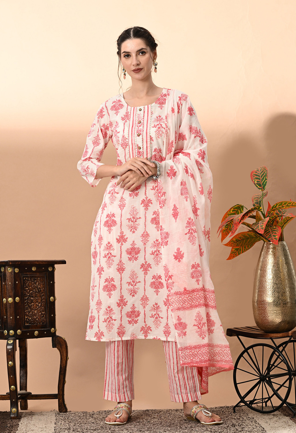 Image of Divastri Women Kurta Pant Dupatta Set