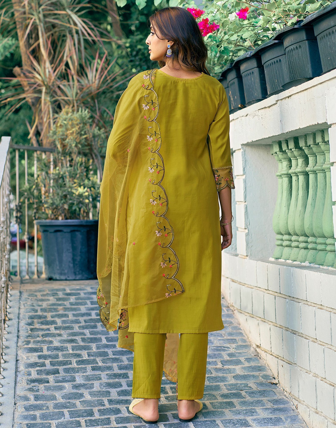 Image of Skylee Women Kurta Pant Dupatta Set