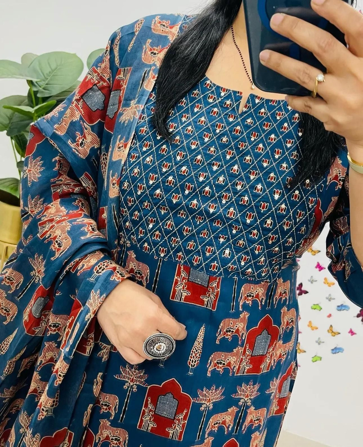 Image of KweenLuok Women Kurta Pant Attached Dupatta Set