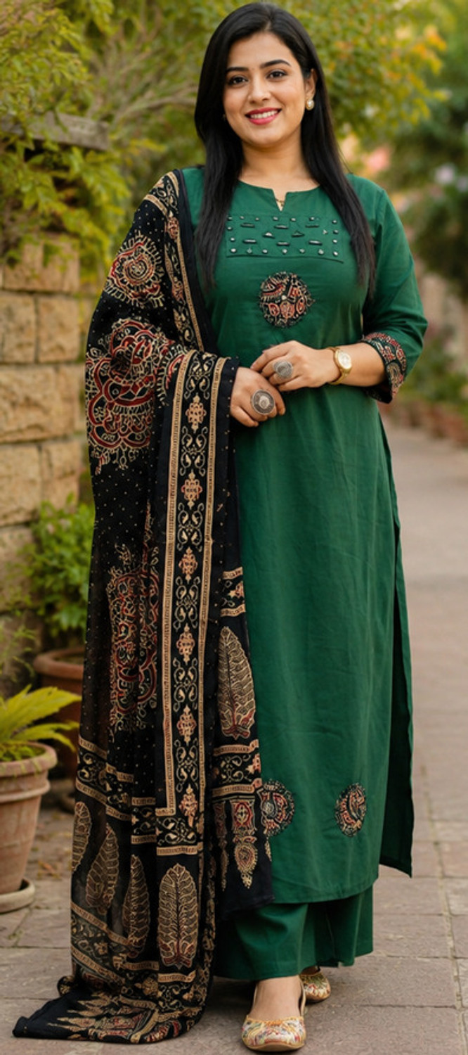 Image of SHREEPADSAREES Women Kurta Pant Dupatta Set