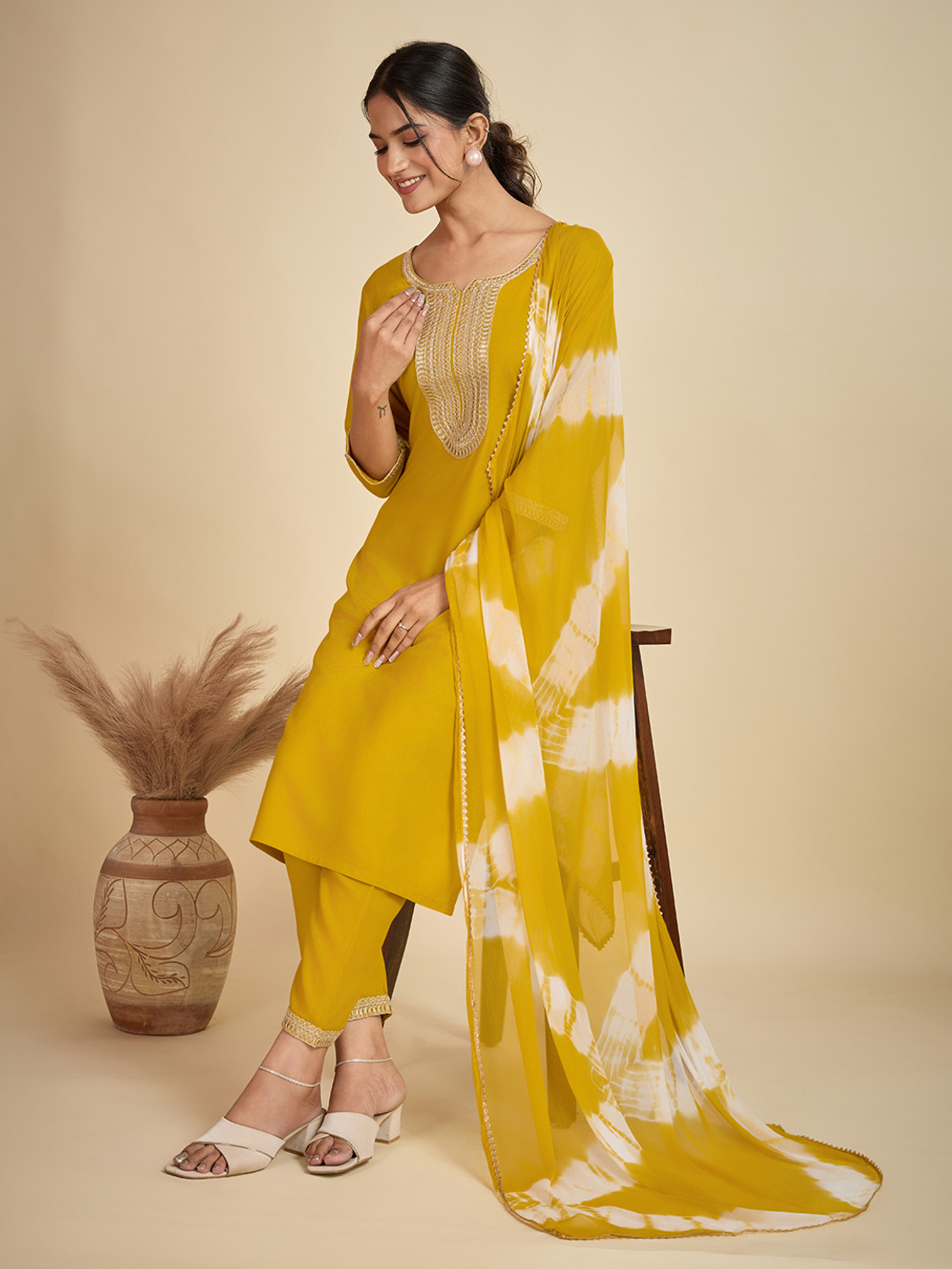 Image of Vidusha Women Kurti Pant Dupatta Set