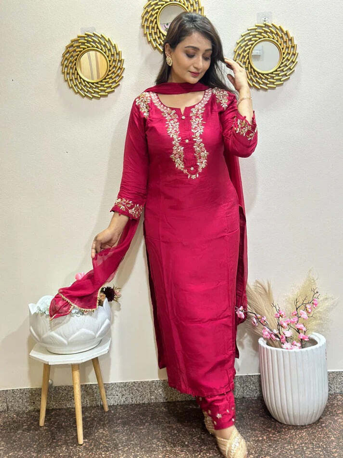 Image of kanjivarni Women Kurta Pant Dupatta Set