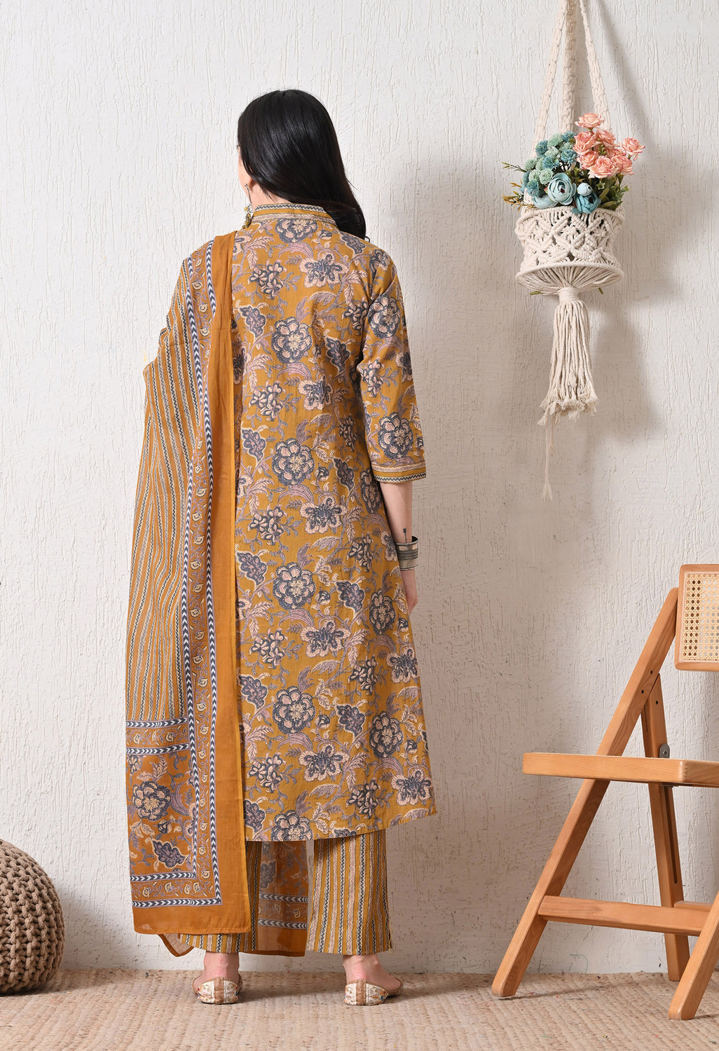 Image of AVYCO Women Kurta Pant Dupatta Set