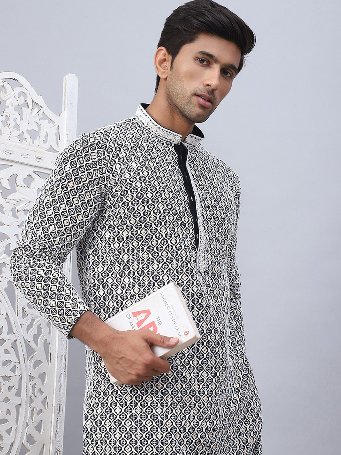 Image of Jompers Men Embroidered Straight Kurta