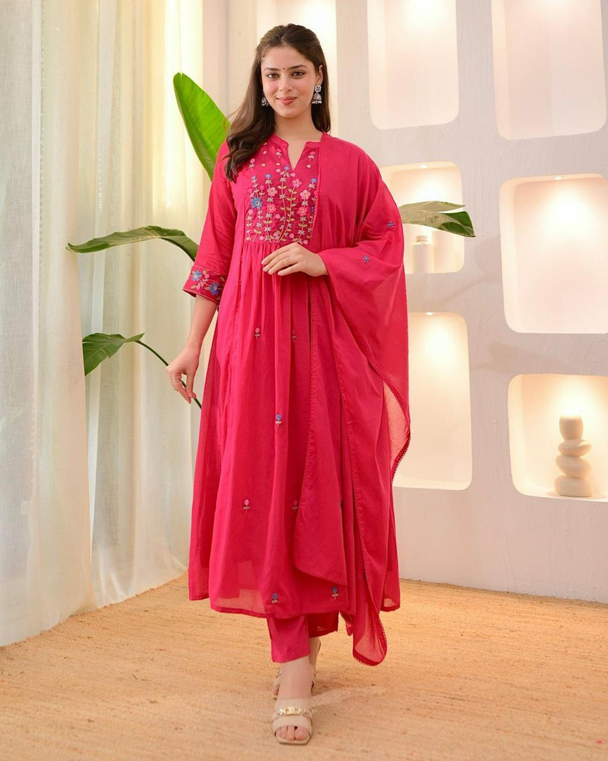 Image of INAYATFASHION Women Kurta Pant Dupatta Set
