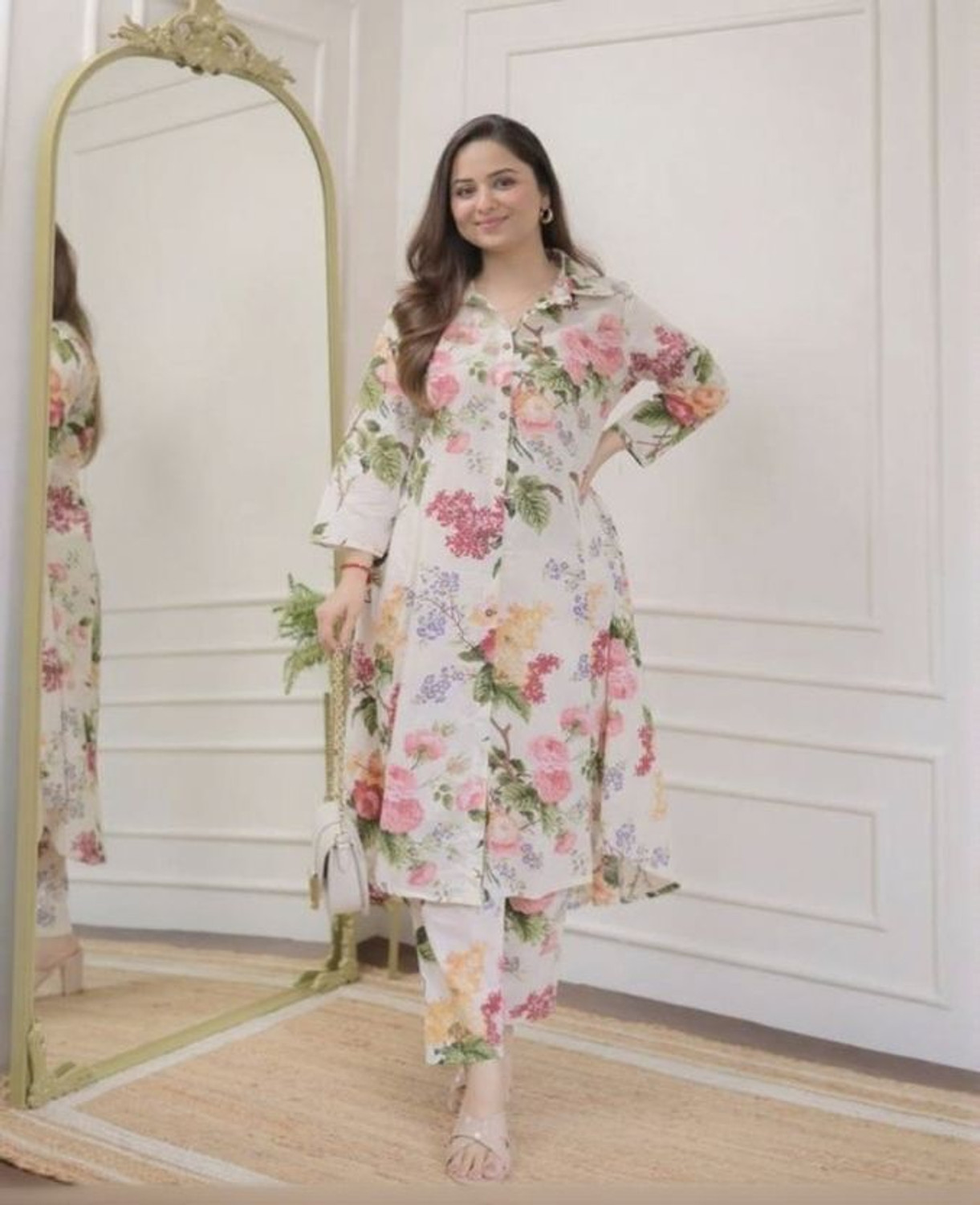 Image of VIHARINI Women Kurta Palazzo Set