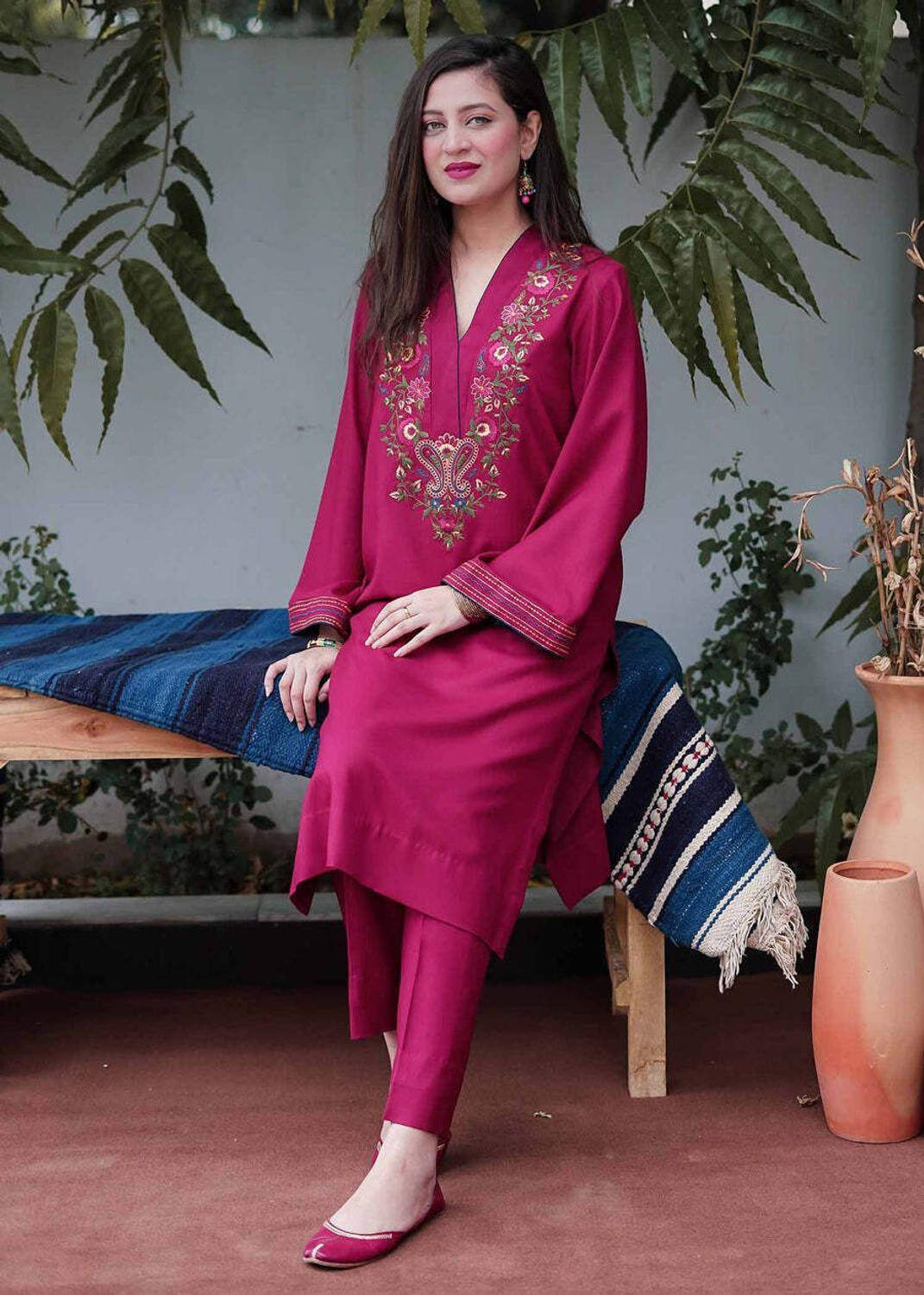 Image of TEJOOCOLLECTION Women Kurti Pant Set
