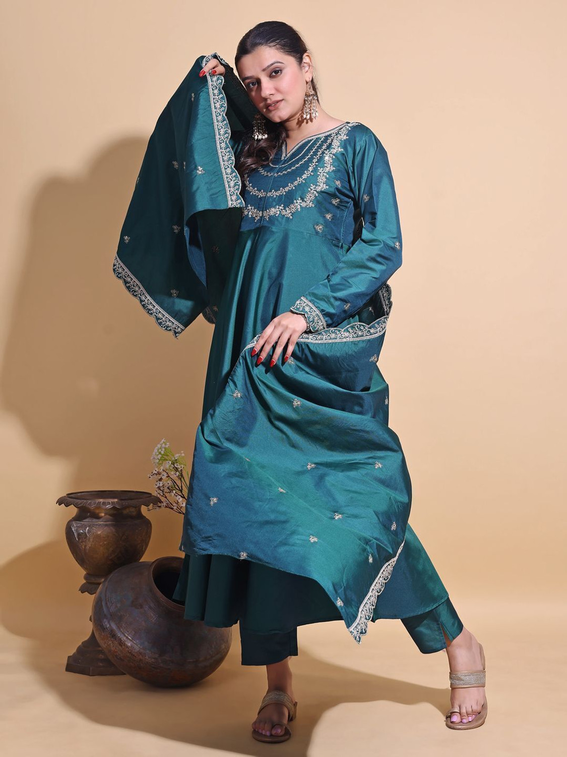 Image of AYUKTA INTERNATIONAL Women Kurti Pant Dupatta Set