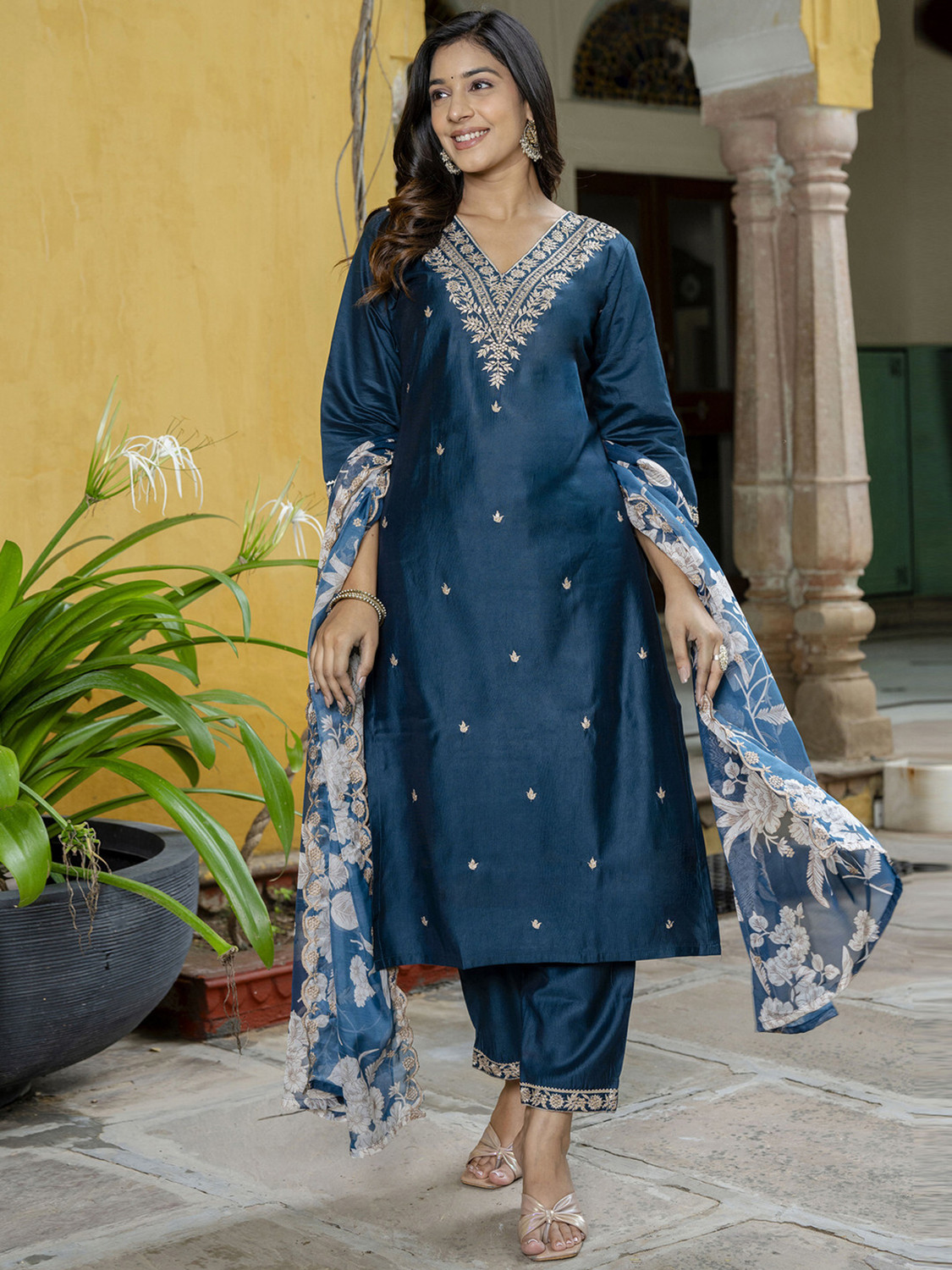 Image of VredeVogel Women Kurta Pant Dupatta Set