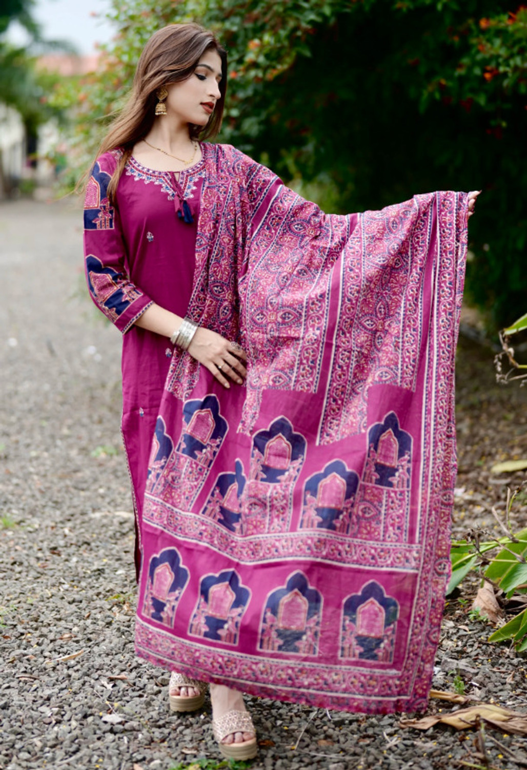 Image of HOUSE OF CLOTHES Women Kurta Pant Dupatta Set