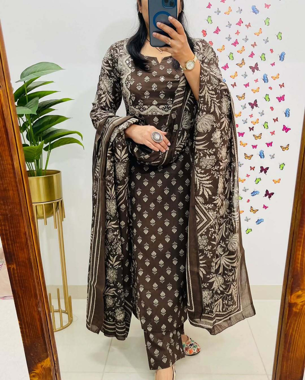 Image of RATNTHAL Women Kurti Pant Attached Dupatta Set