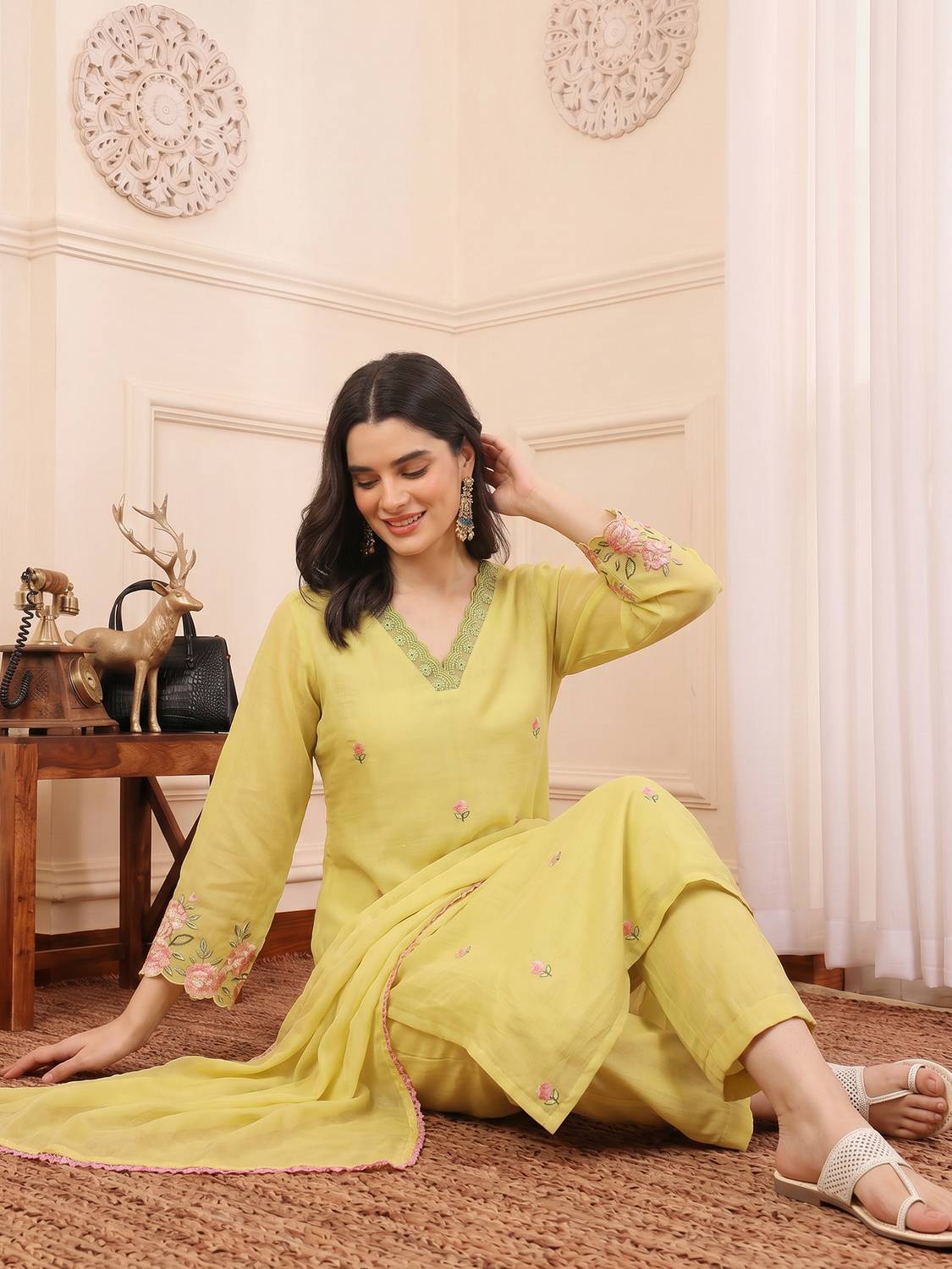 Women Chanderi Kurta Pant Dupatta Set - Image 5
