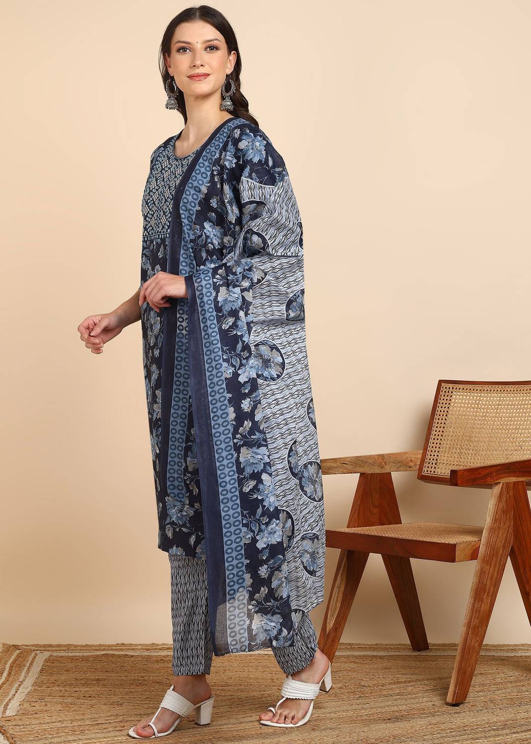 amozo Women Kurta Pant Dupatta Set