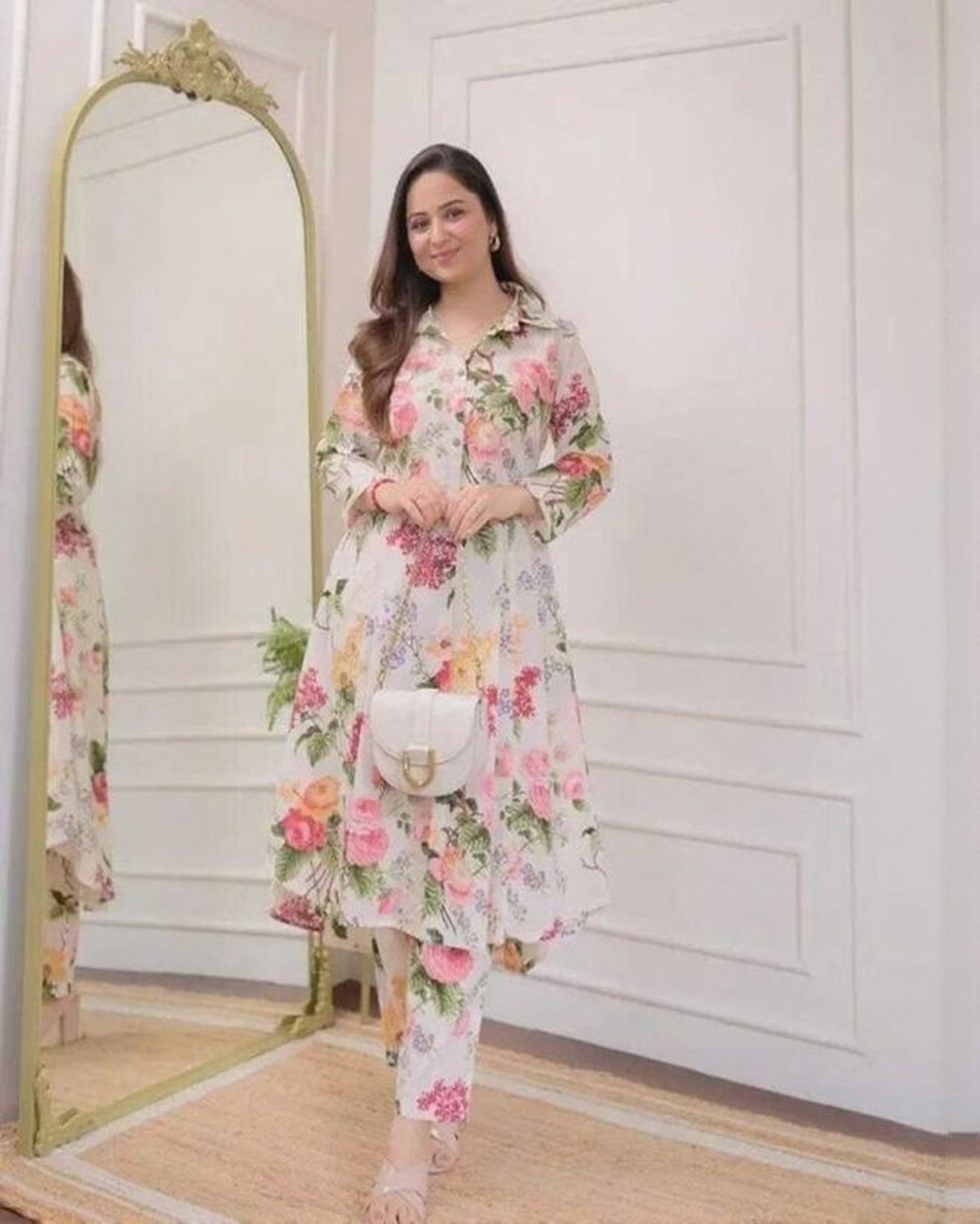 Image of VIHARINI Women Kurta Palazzo Set