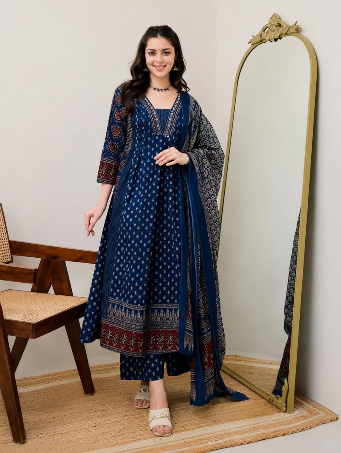Image of VAANEEP Women Kurta Pant Dupatta Set