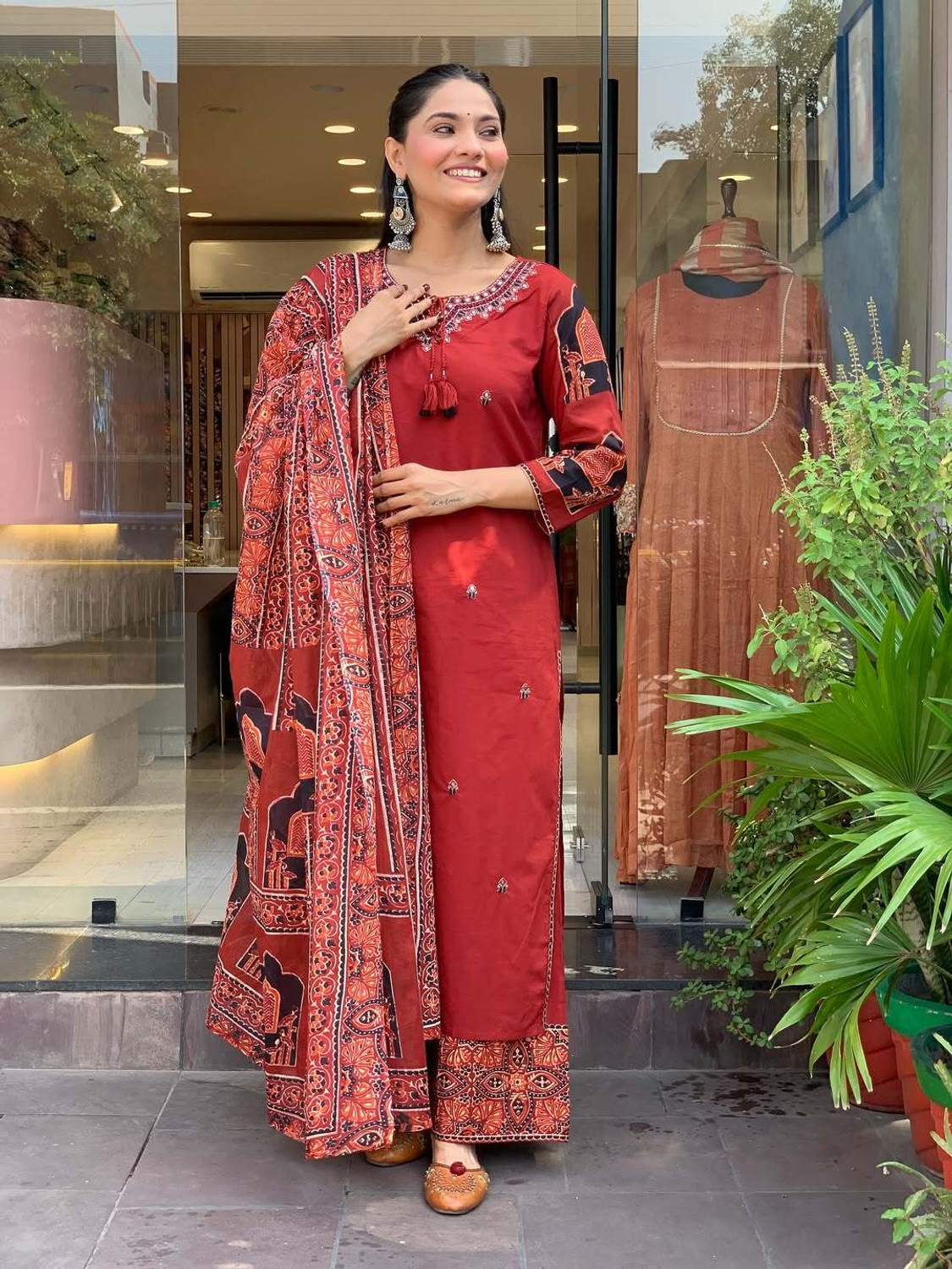 Image of HOUSE OF CLOTHES Women Kurta Pant Dupatta Set