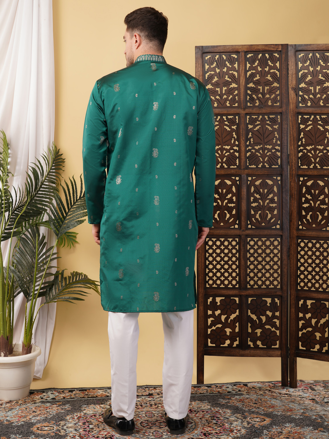 Image of ADHIRAJAN Printed Pure Silk Straight Kurta for Men (Green)