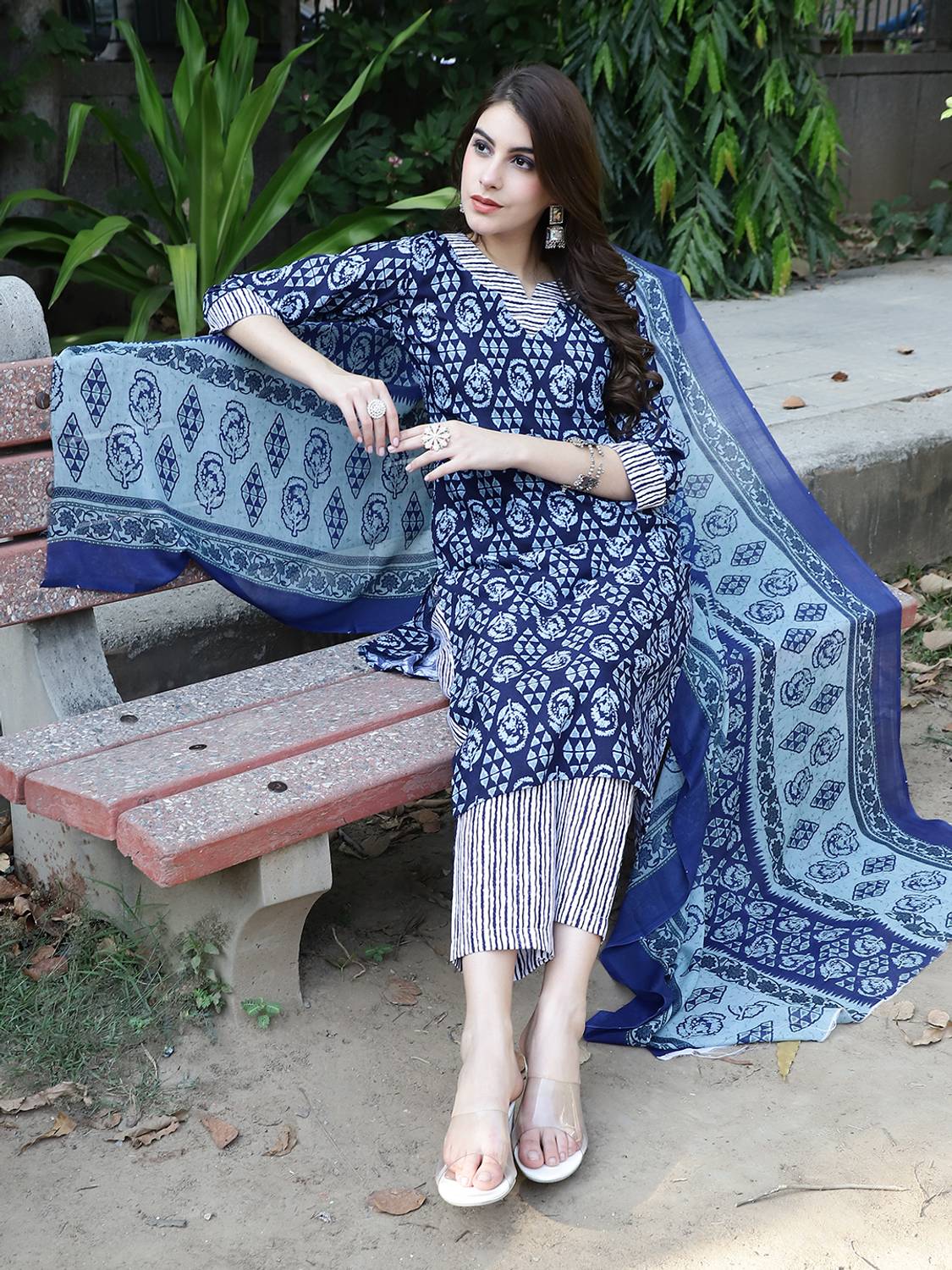 7Threads Women Kurti Pant Dupatta Set