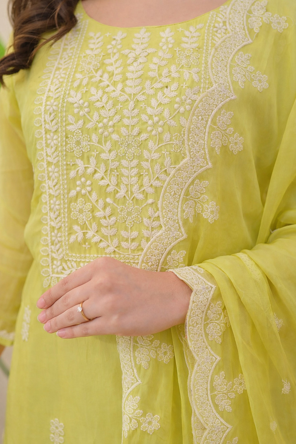 Image of RUTABO Women Kurta Pant Dupatta Set