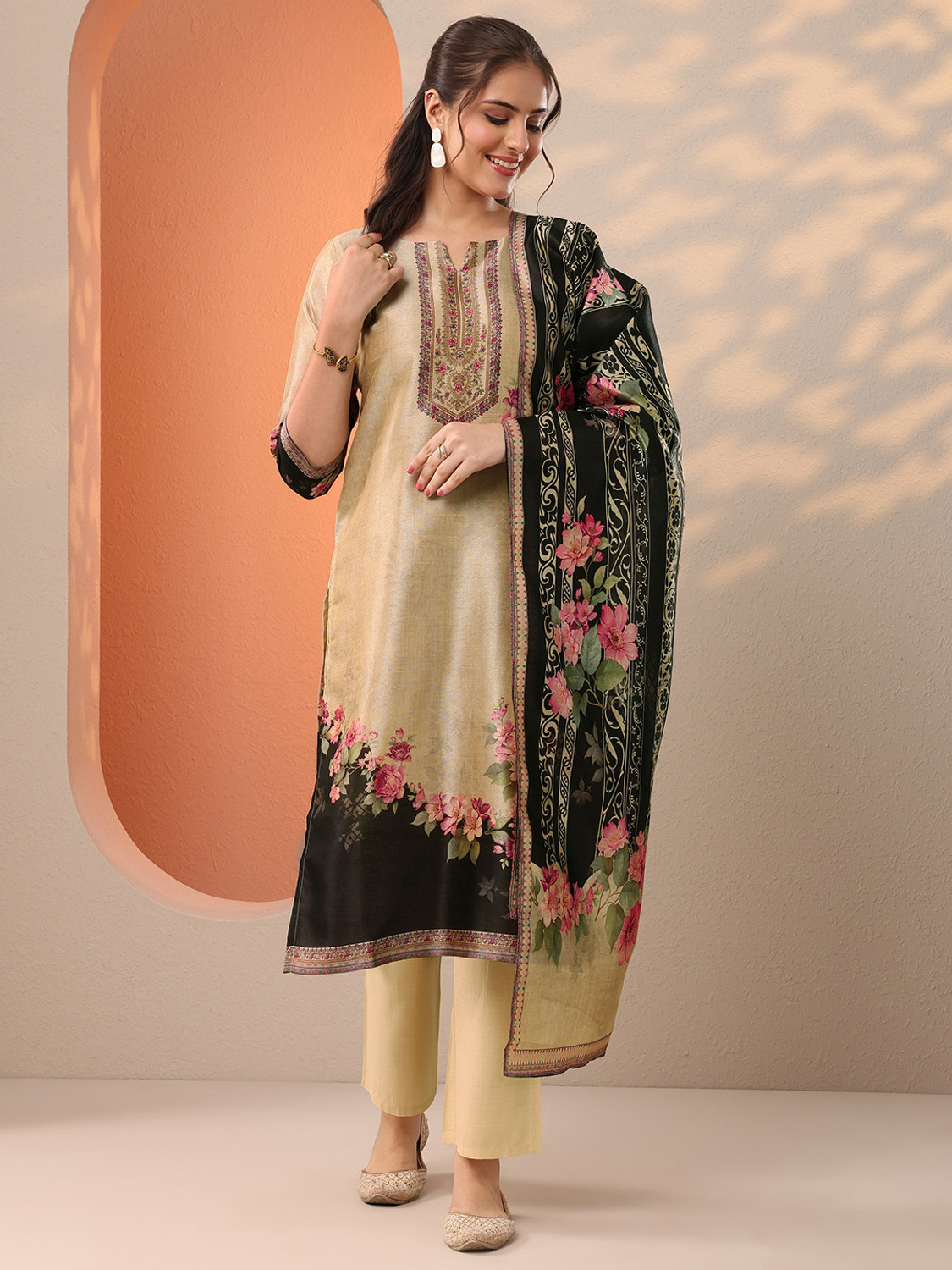 Image of LIBAS Women Kurta Pant Dupatta Set