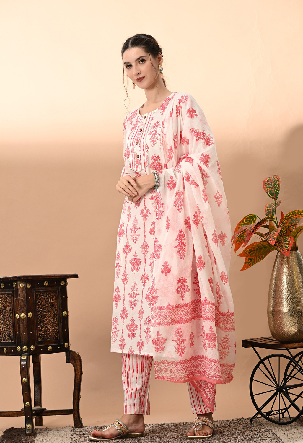 Image of Divastri Women Kurta Pant Dupatta Set